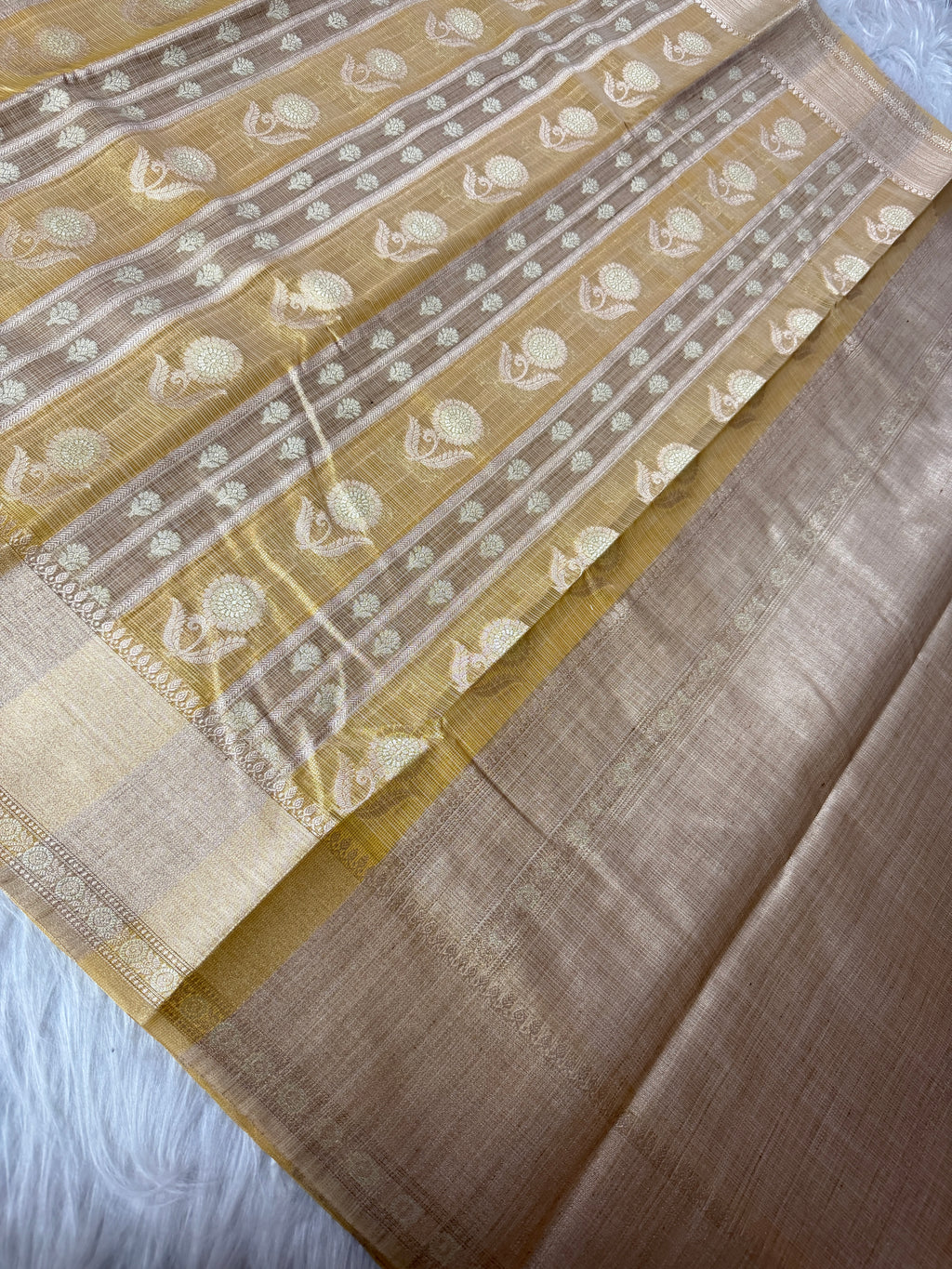 Banarasi Kora Elegant Patti (Stripe) Weaving