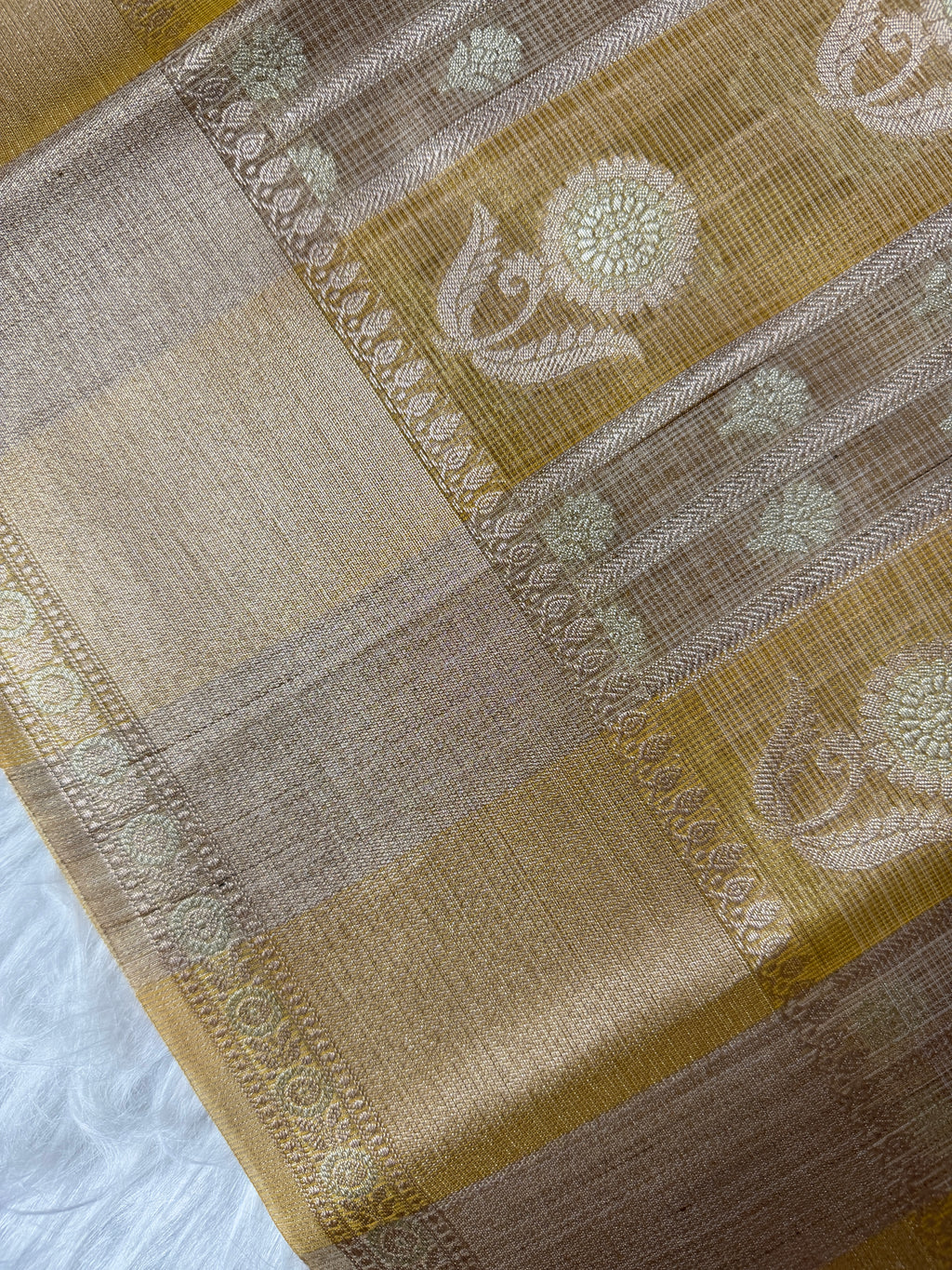 Banarasi Kora Elegant Patti (Stripe) Weaving