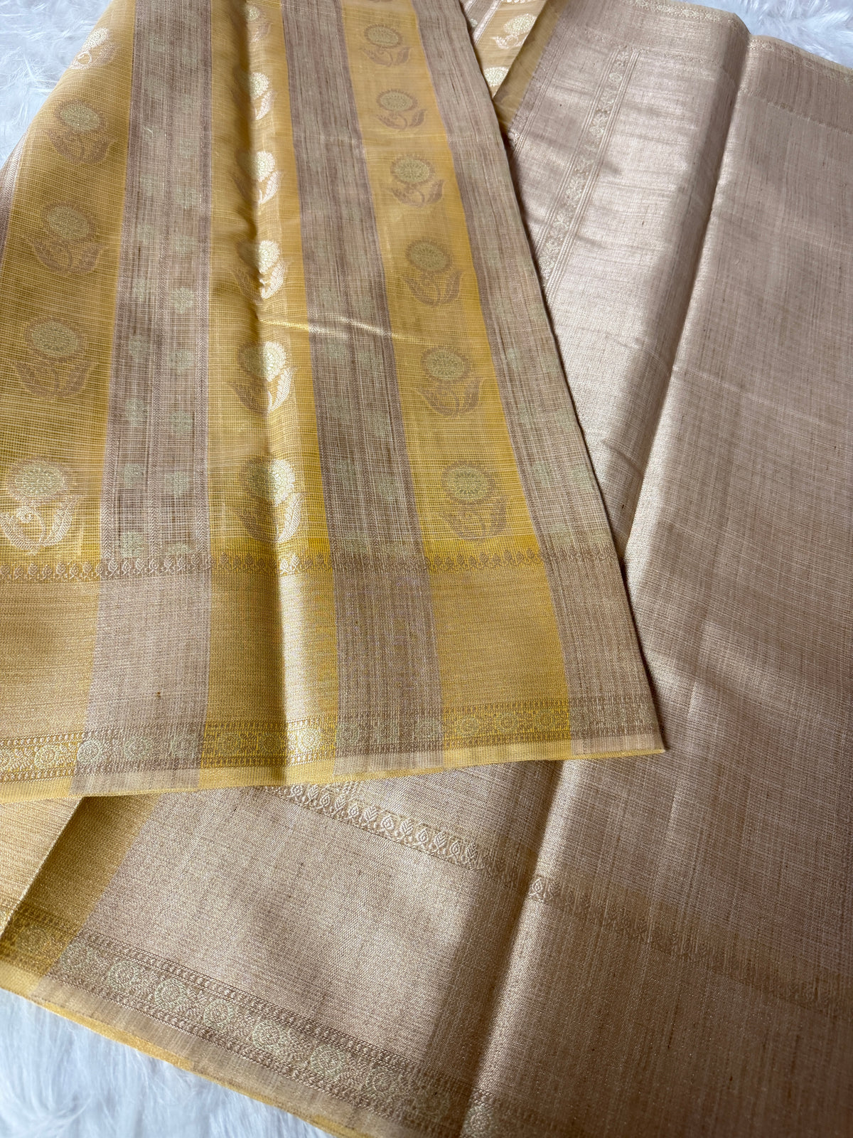 Banarasi Kora Elegant Patti (Stripe) Weaving
