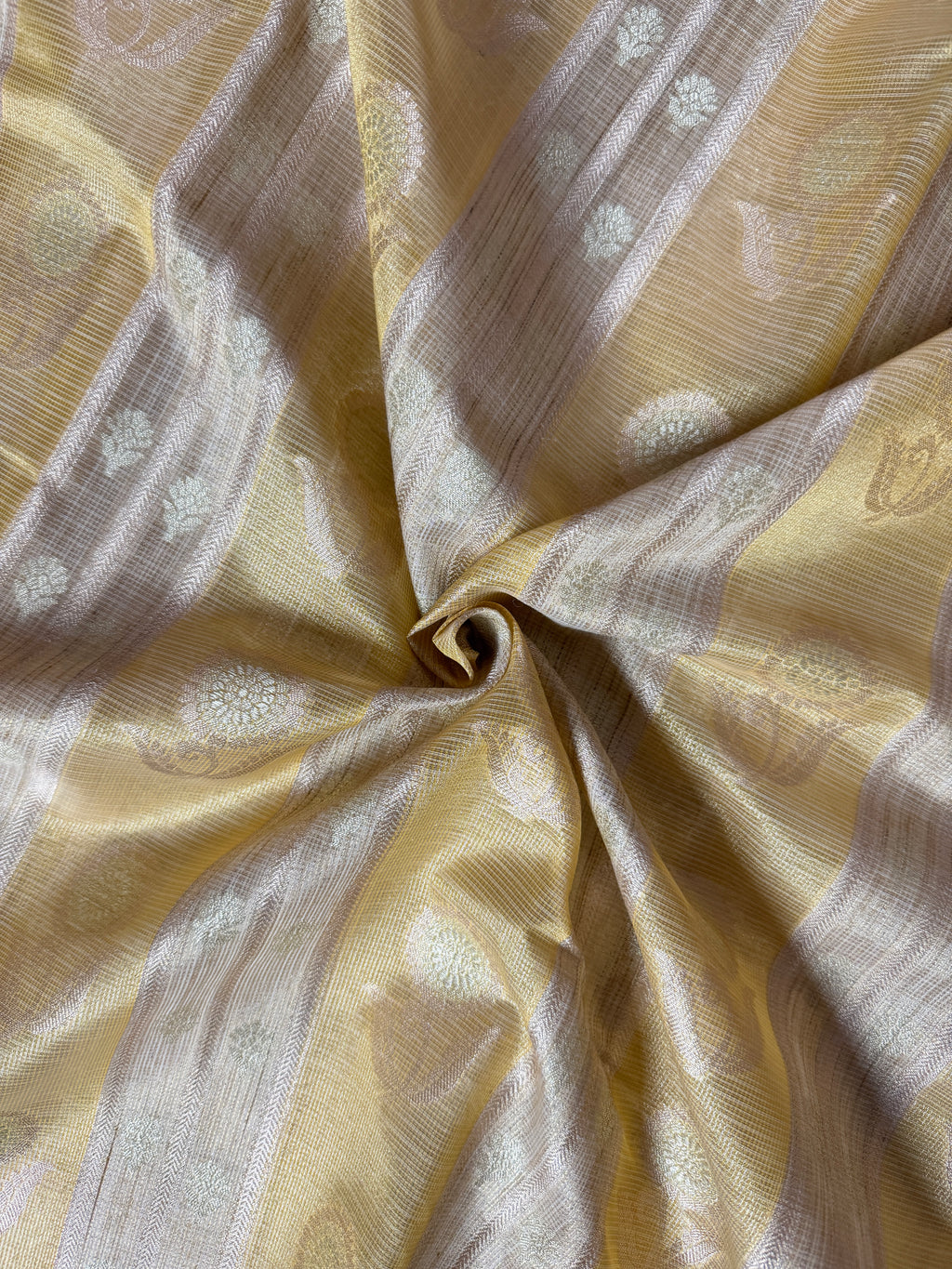Banarasi Kora Elegant Patti (Stripe) Weaving