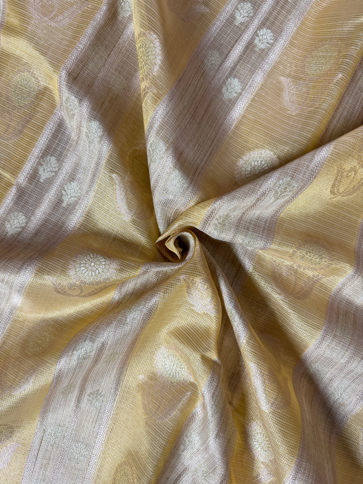 Banarasi Kora Elegant Patti (Stripe) Weaving