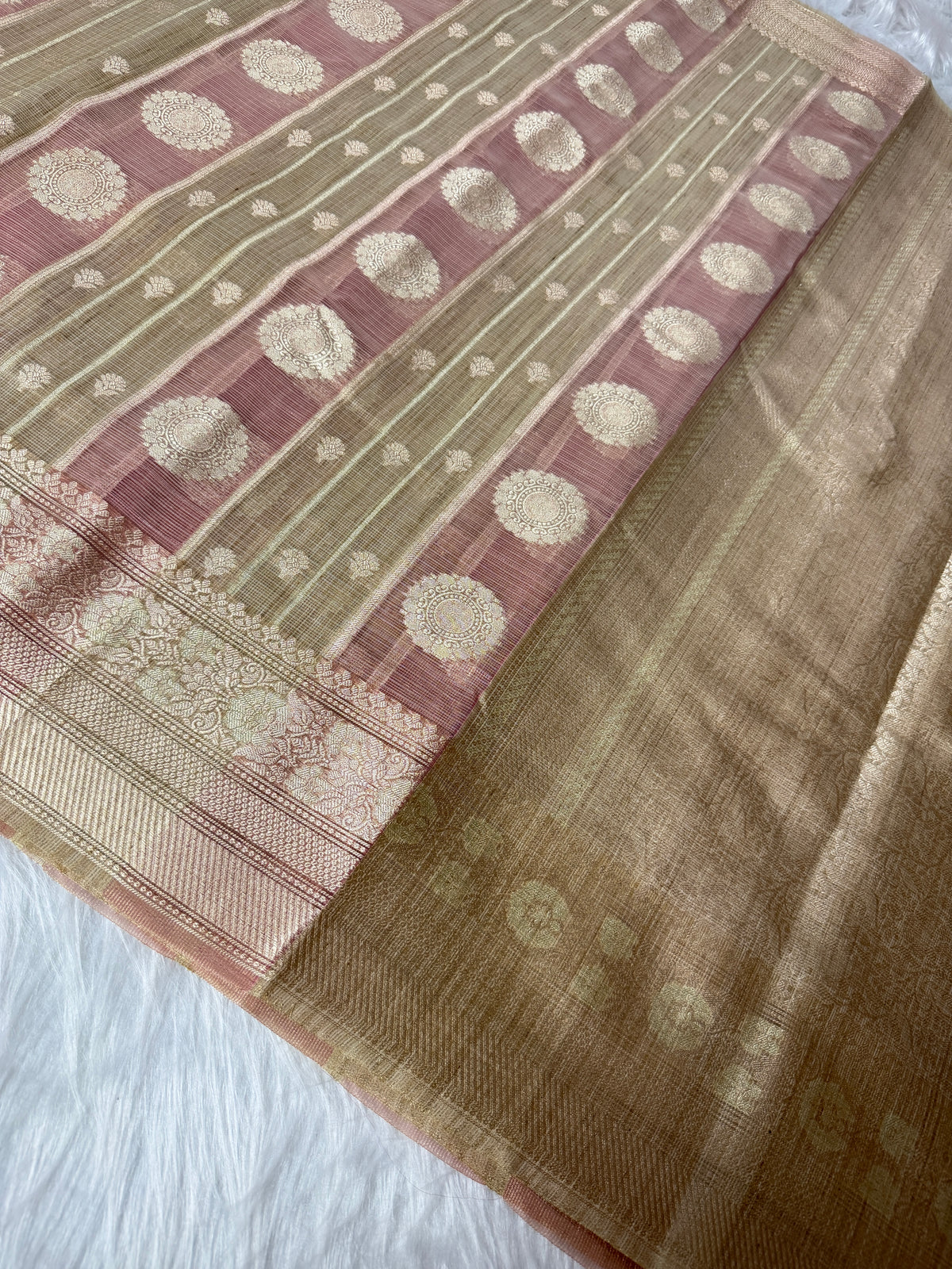 Banarasi Kora Elegant Patti (Stripe) Weaving