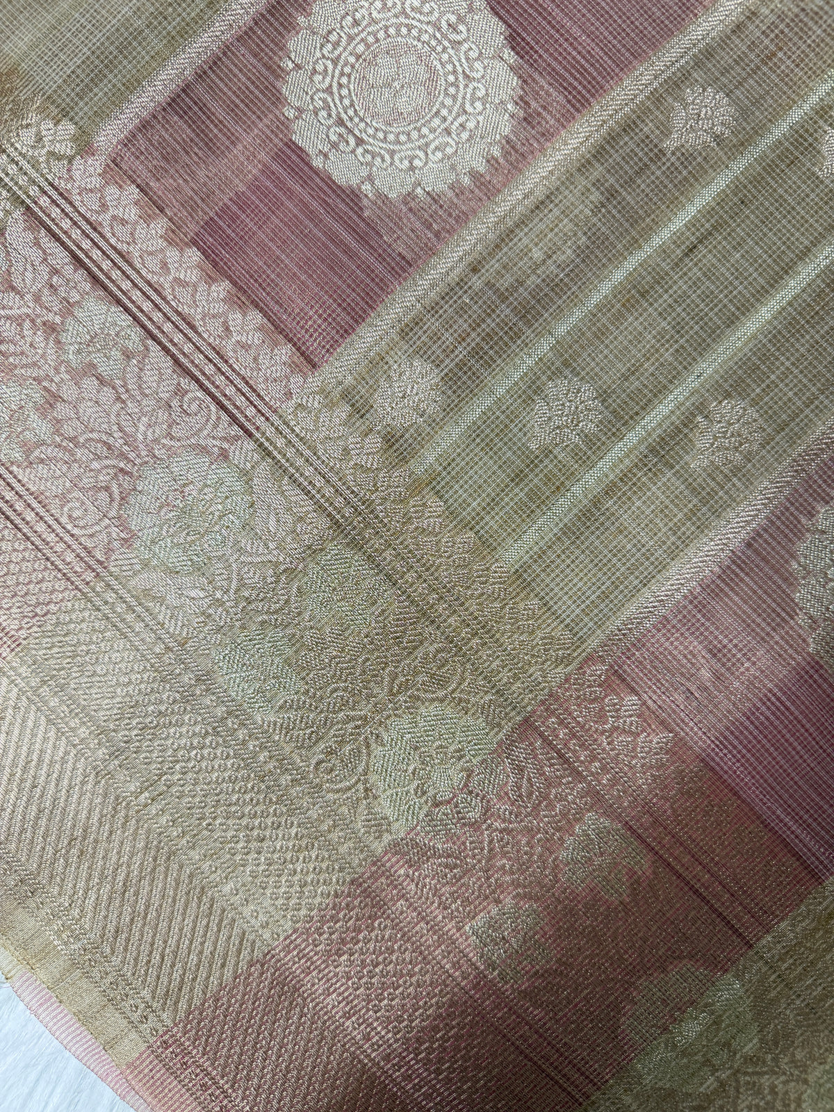Banarasi Kora Elegant Patti (Stripe) Weaving