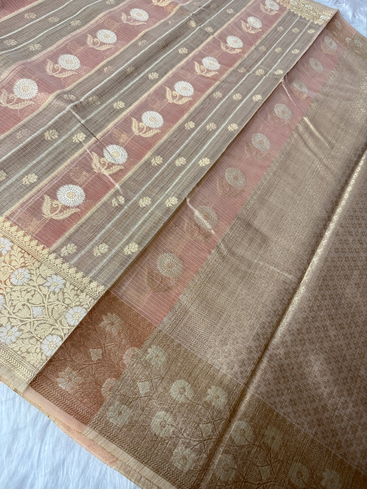 Banarasi Kora Elegant Patti (Stripe) Weaving