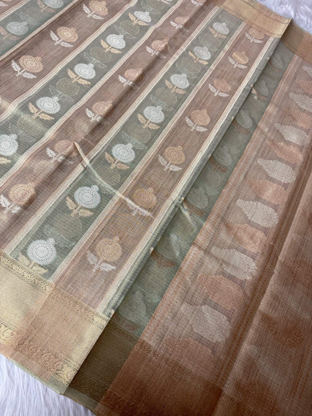 Banarasi Kora Elegant Patti (Stripe) Weaving