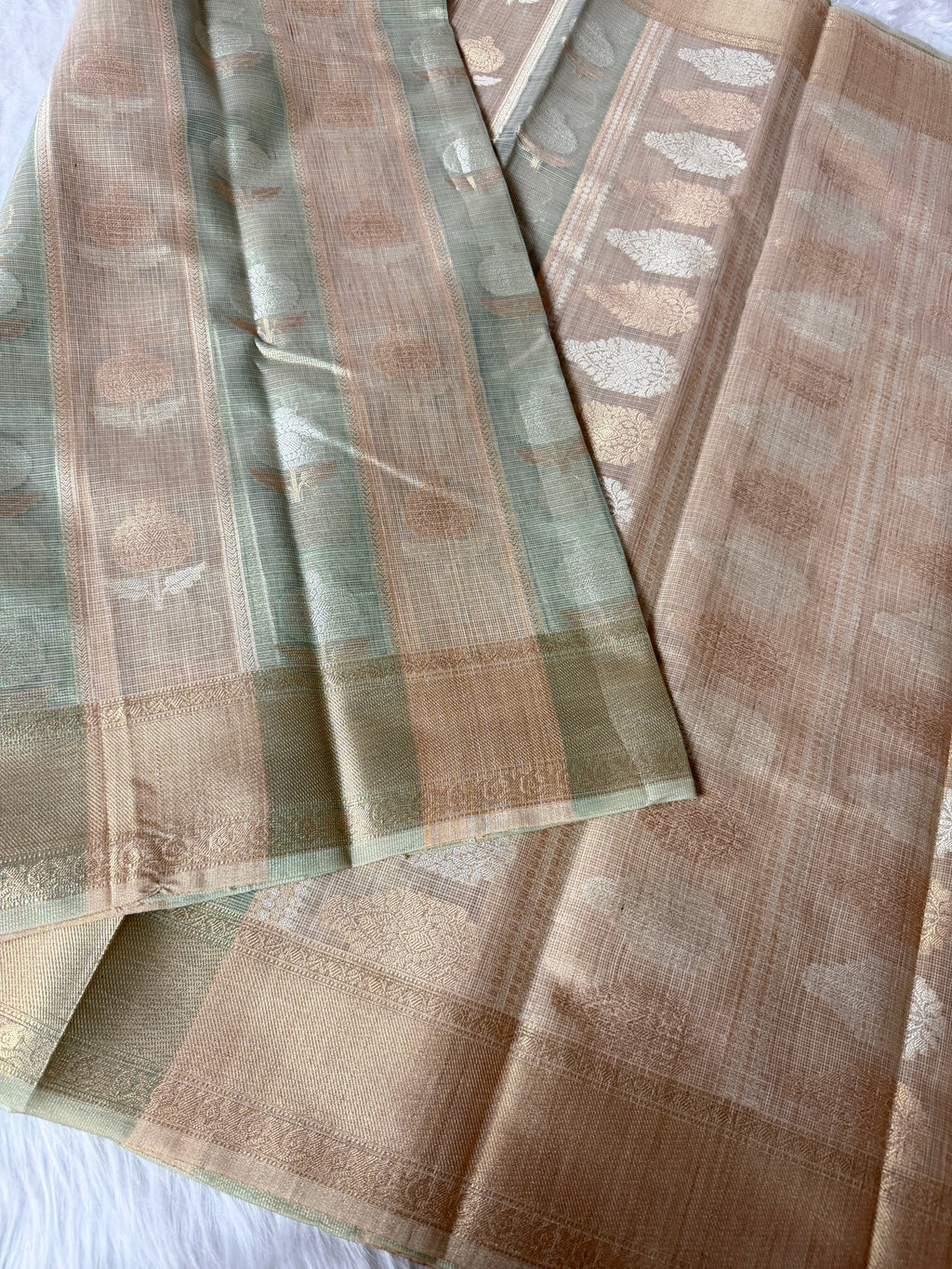 Banarasi Kora Elegant Patti (Stripe) Weaving
