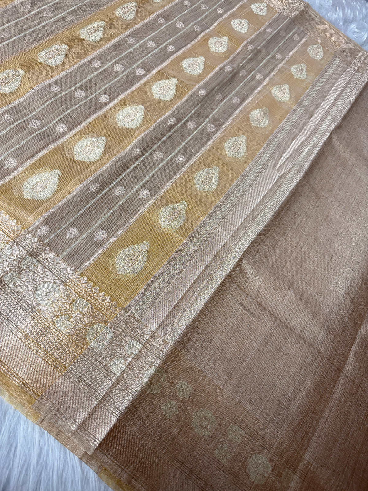 Banarasi Kora Elegant Patti (Stripe) Weaving
