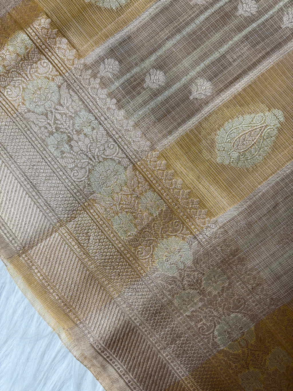 Banarasi Kora Elegant Patti (Stripe) Weaving