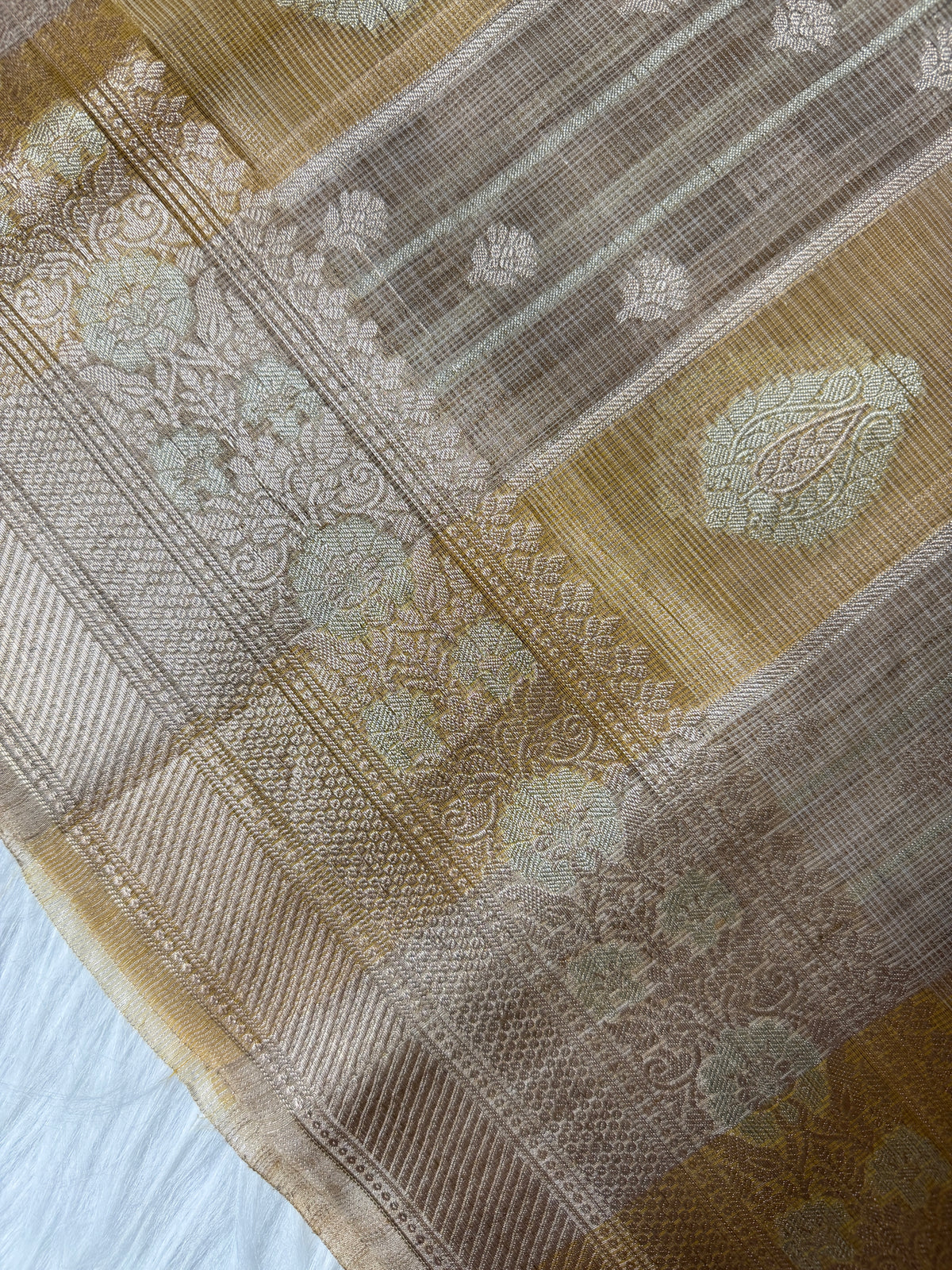 Banarasi Kora Elegant Patti (Stripe) Weaving
