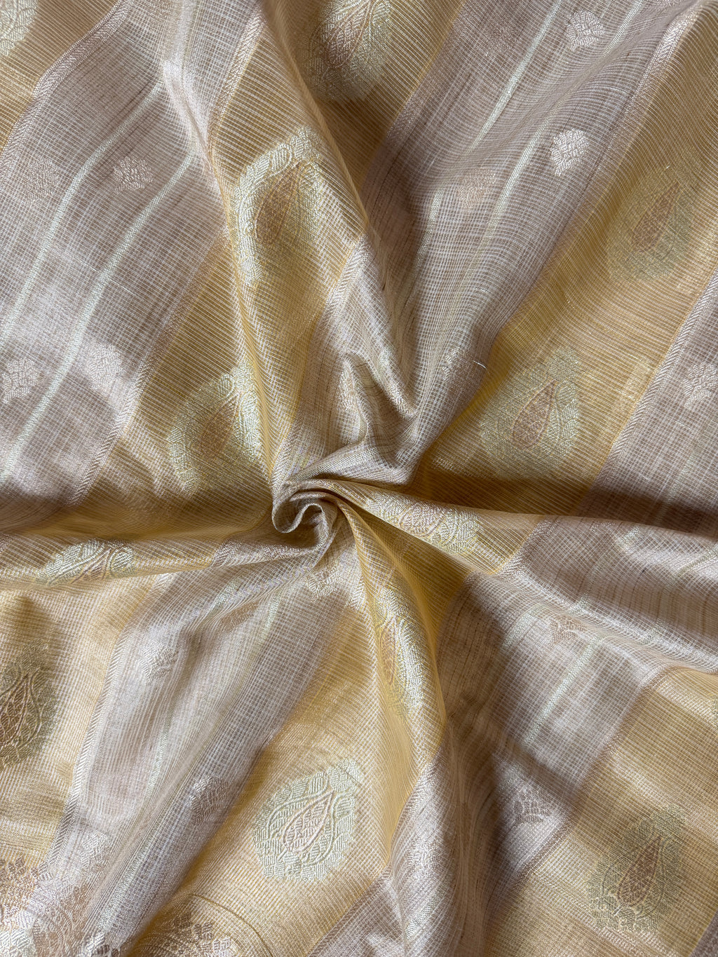Banarasi Kora Elegant Patti (Stripe) Weaving