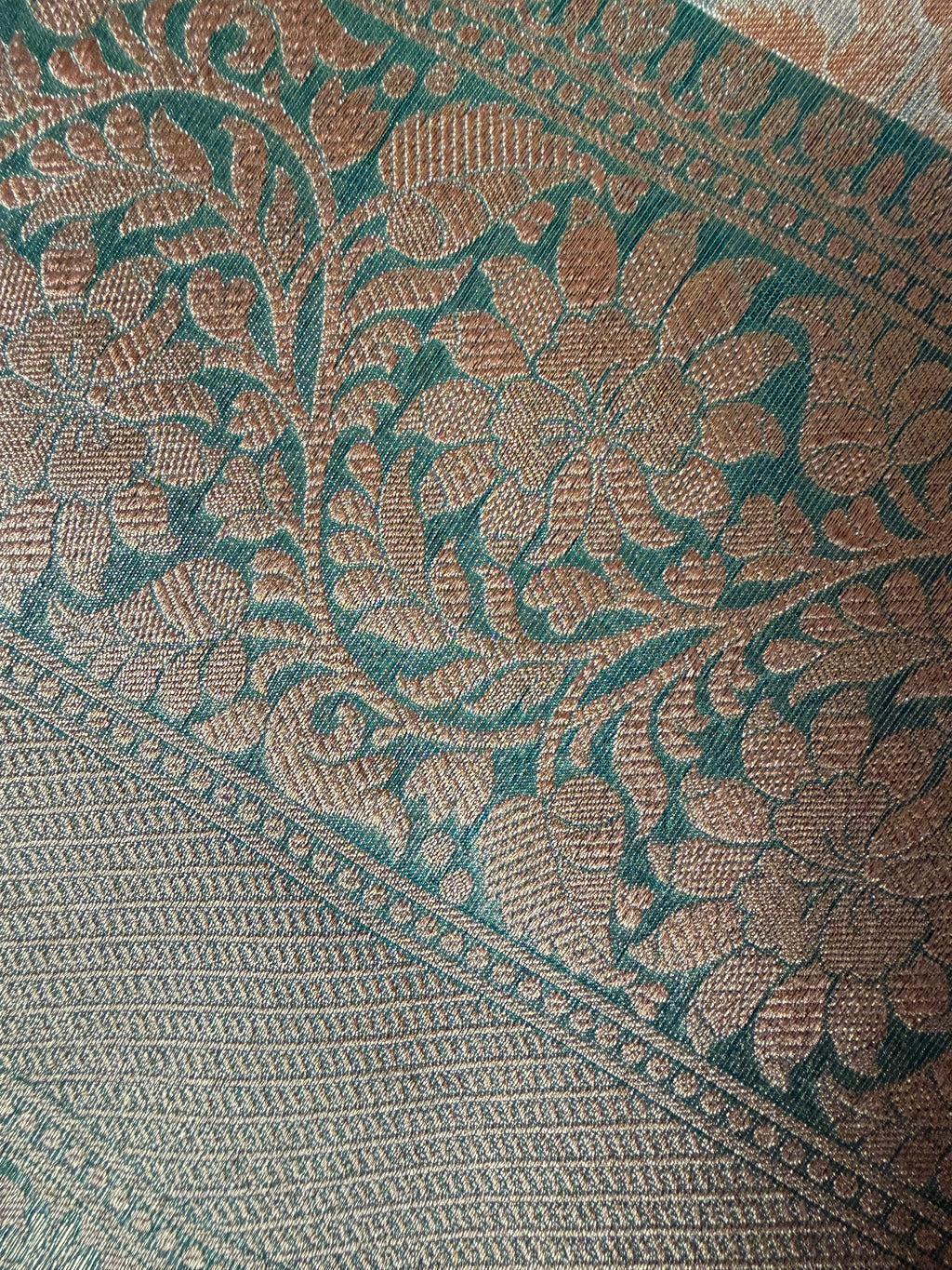 Kora Tissue Saree with Kadhiyal Border & Traditional Pallu