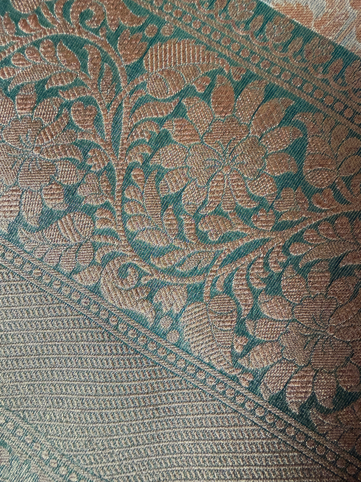 Kora Tissue Saree with Kadhiyal Border & Traditional Pallu