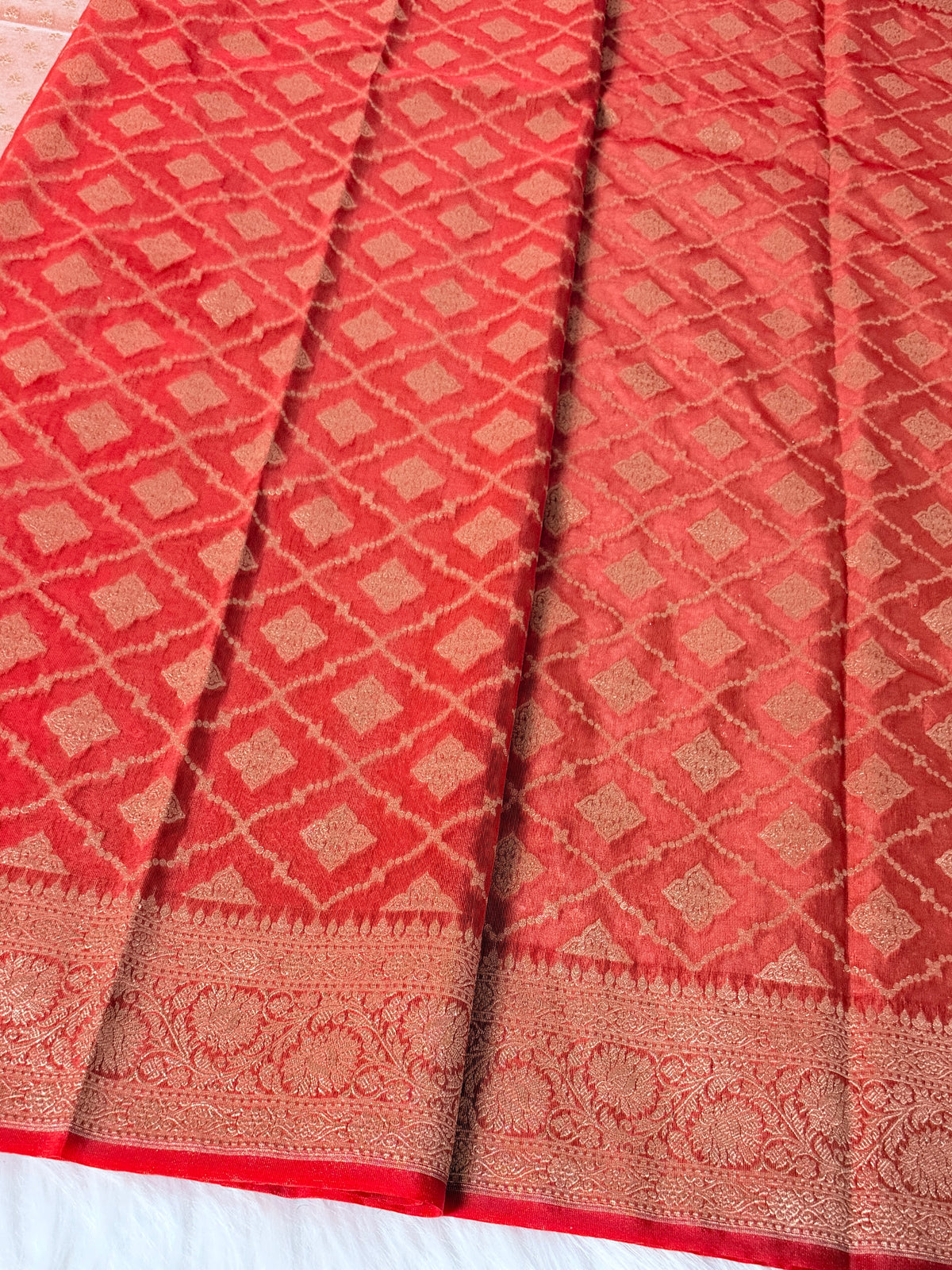 Kora Tissue Saree with Kadhiyal Border & Traditional Pallu
